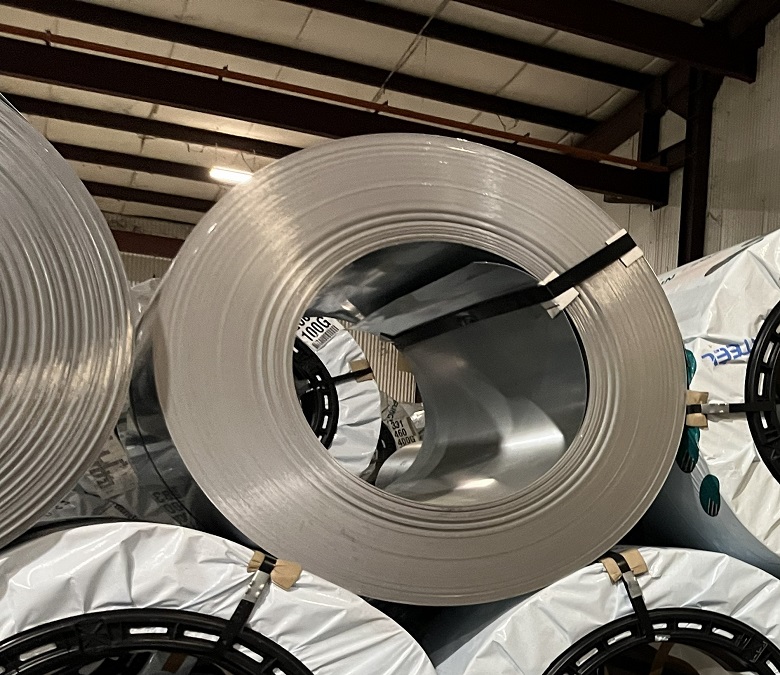 Flat roll of metal
